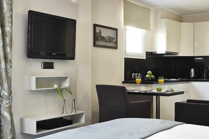 Ava Hotel & Suites 4