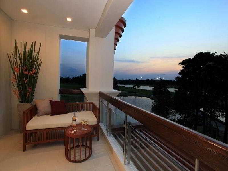 Summit Windmill Golf Residence 3