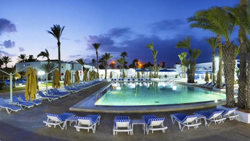 Hari Club Beach Resort photo 1