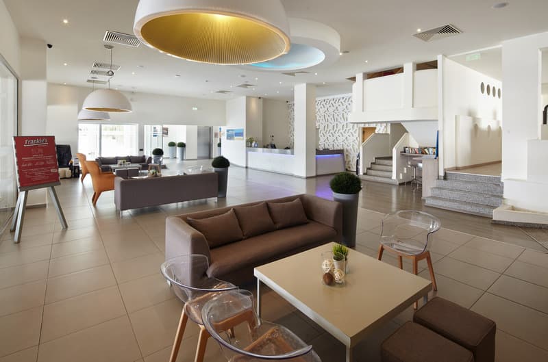 MelpoAntia Luxury Apartments & Suites 4