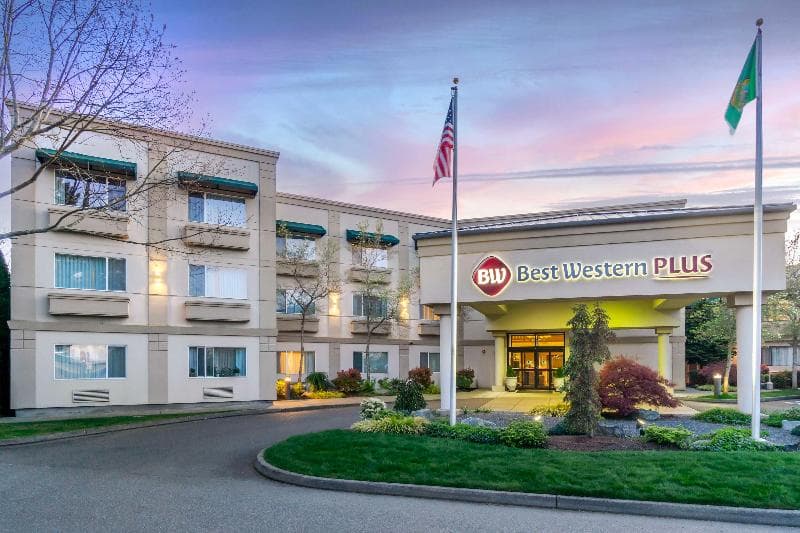 Best Western Plus Edmonds Harbor Inn 3