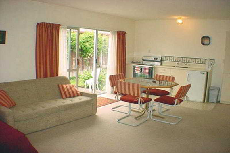 Cranford Cottages And Motel 3