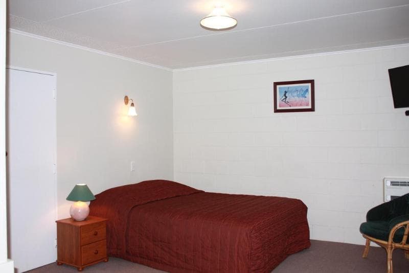 Commodore Court Motel main