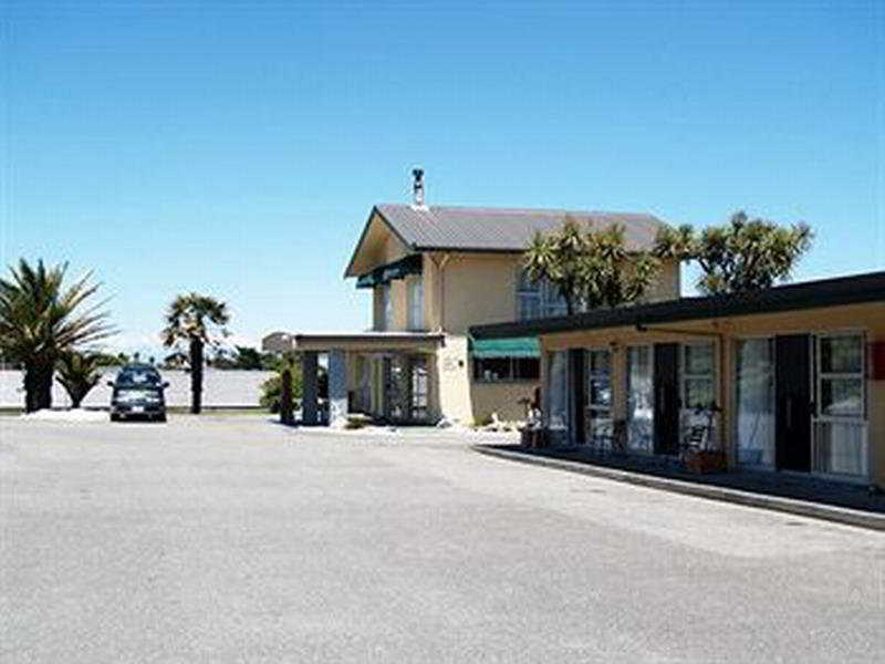 Charles Court Motel photo 1
