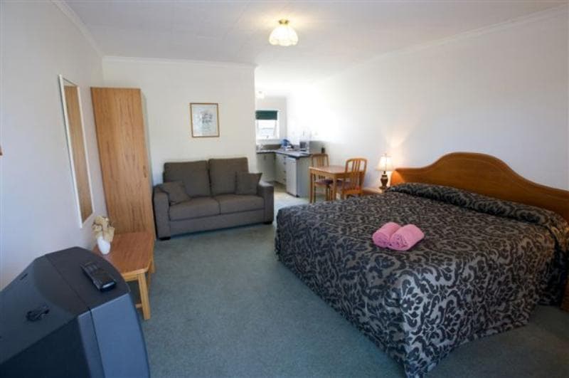 Charles Court Motel 5