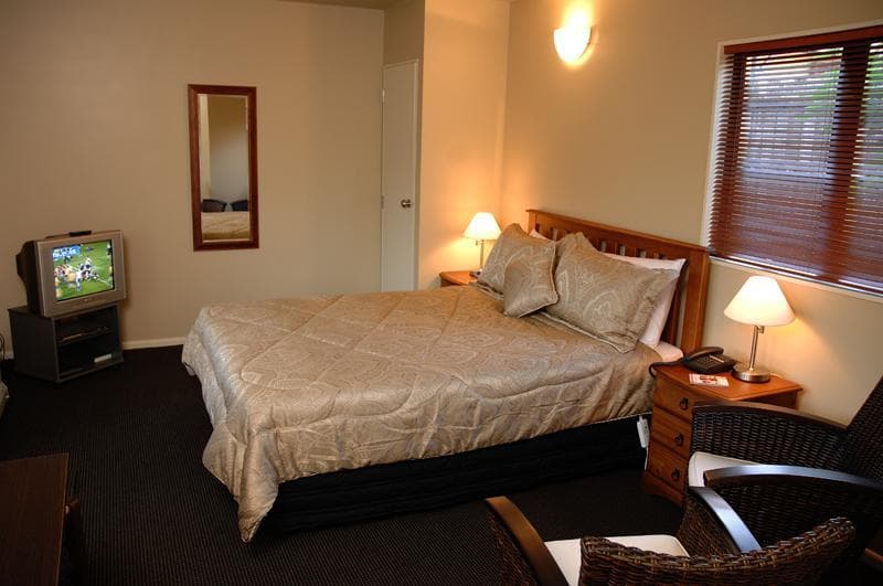 Oaktree Motel 2