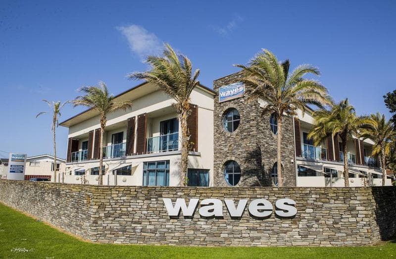 Waves Motel 2