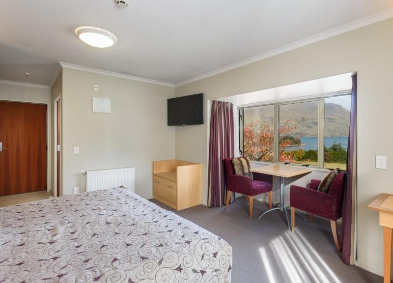 Queenstown Motel Apartments - Adults Only 2