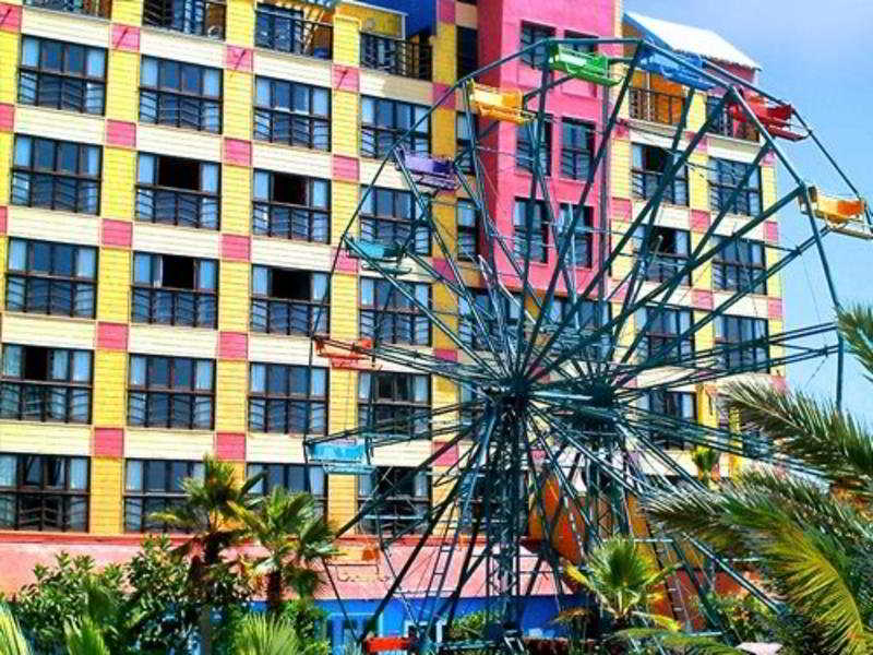 Festival Plaza 2