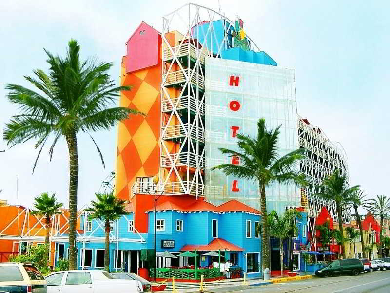 Festival Plaza 4