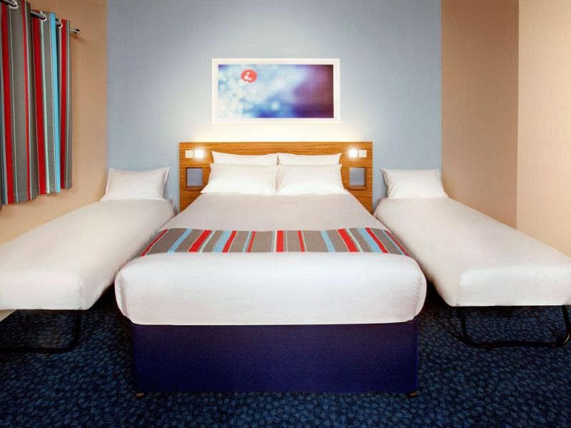 Travelodge Stratford Alcester 4