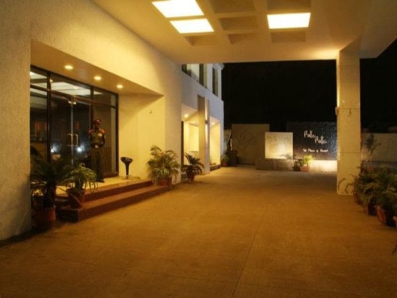 The Manor 4