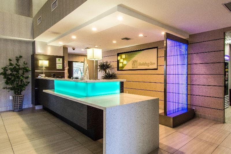 Holiday Inn & Suites Scottsdale North - Airpark 3