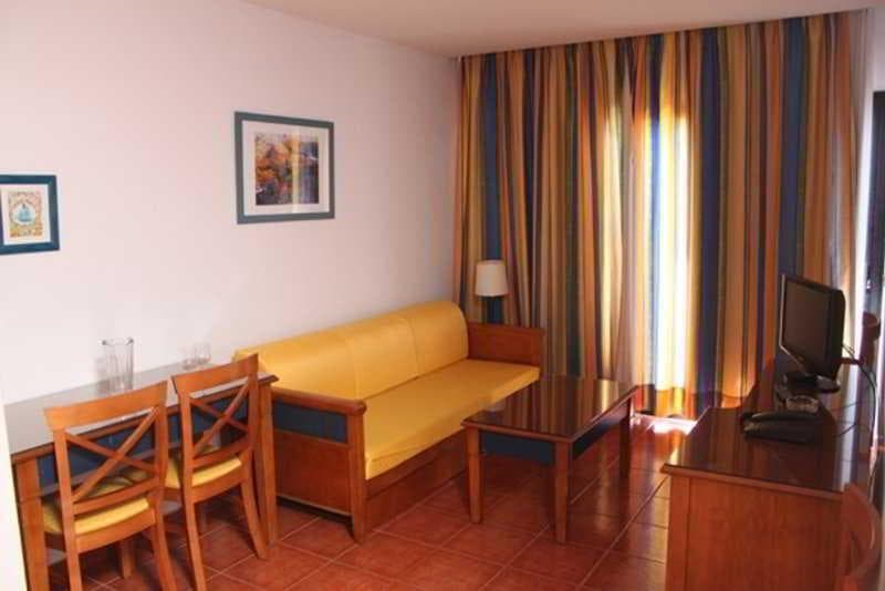 Apartamentos Amadores Beach main