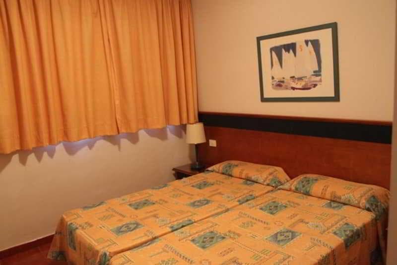 Apartamentos Amadores Beach 4
