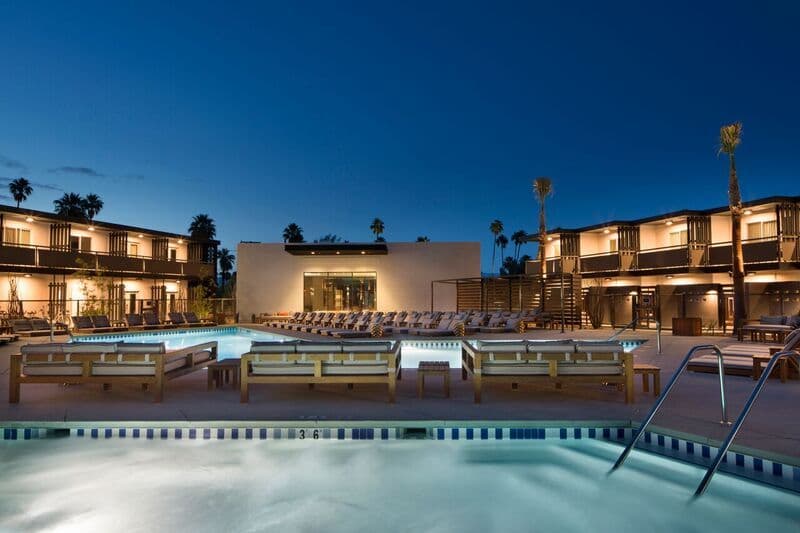 V Palm Springs photo 1