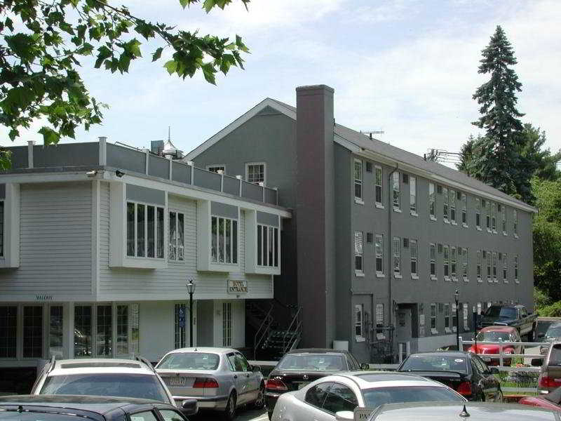 Concord's Colonial Inn 3