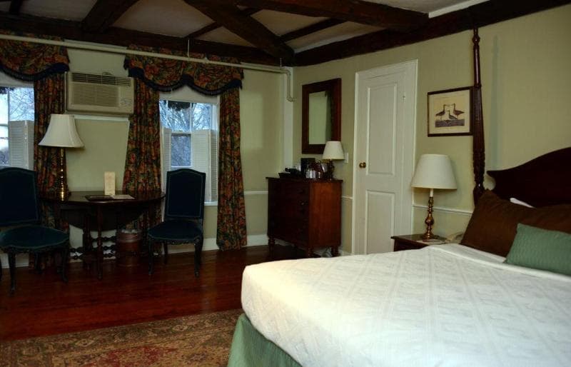 Concord's Colonial Inn 5
