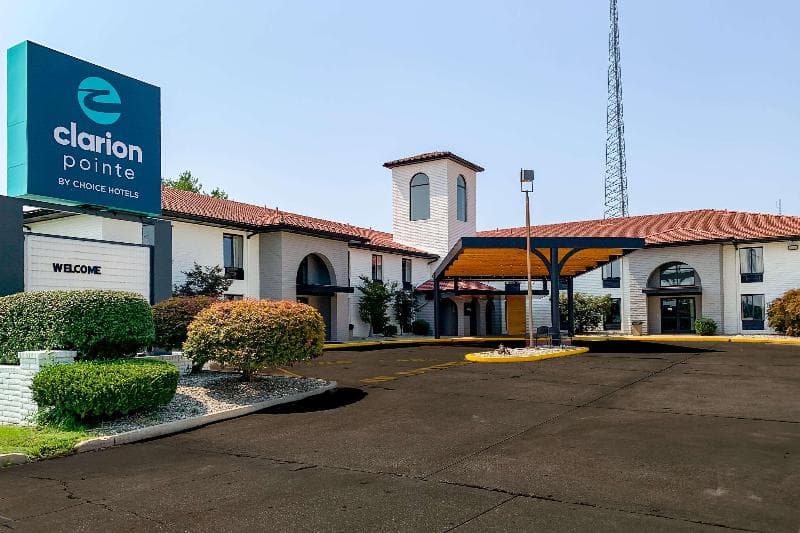 Clarion Inn main
