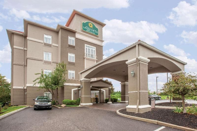 La Quinta Inn & Suites by Wyndham Cincinnati Airpt Florence photo 1