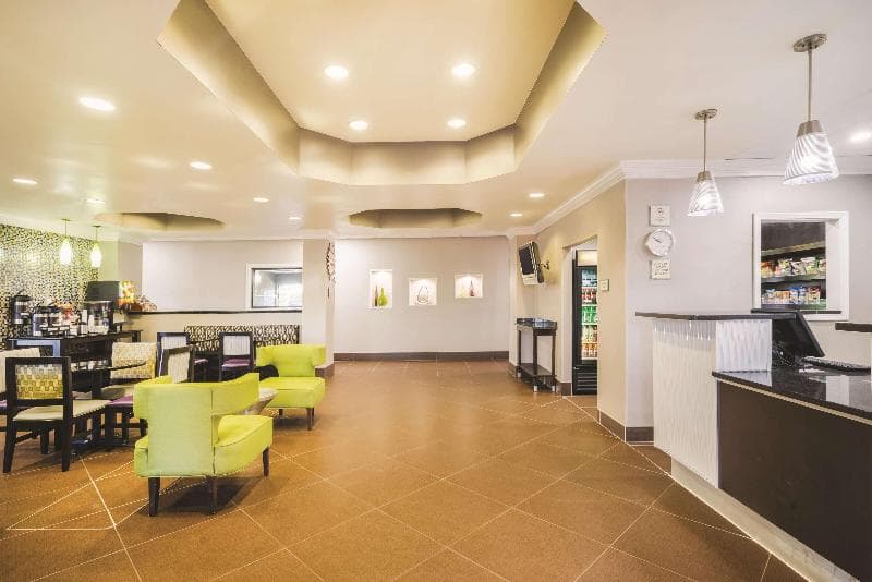La Quinta Inn & Suites by Wyndham Louisville East 2