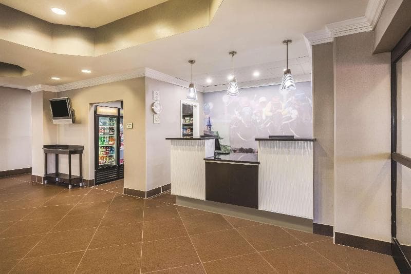 La Quinta Inn & Suites by Wyndham Louisville East 3