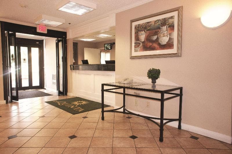 La Quinta Inn by Wyndham Detroit Canton 4