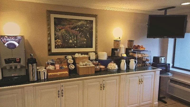 La Quinta Inn by Wyndham Detroit Canton photo 1