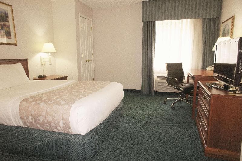 La Quinta Inn by Wyndham Detroit Canton 3