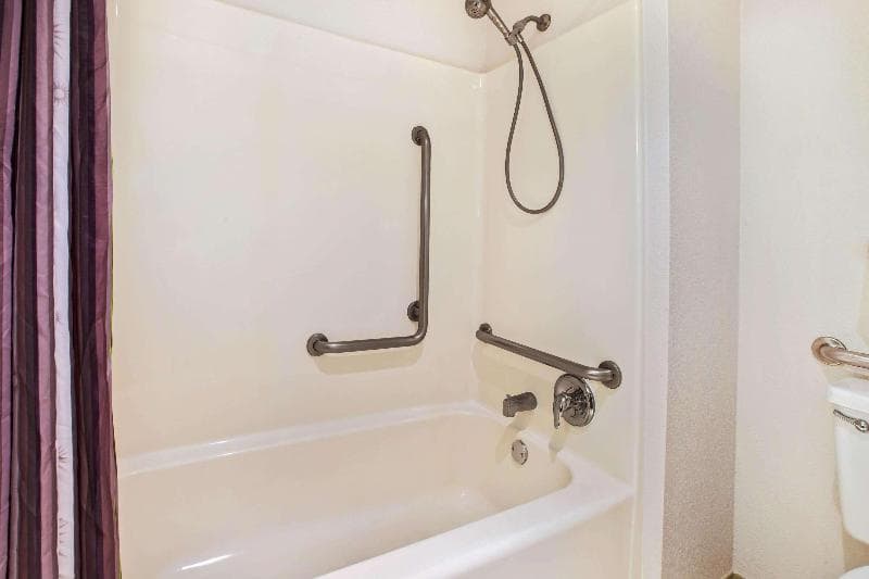 La Quinta Inn by Wyndham Detroit Canton 2