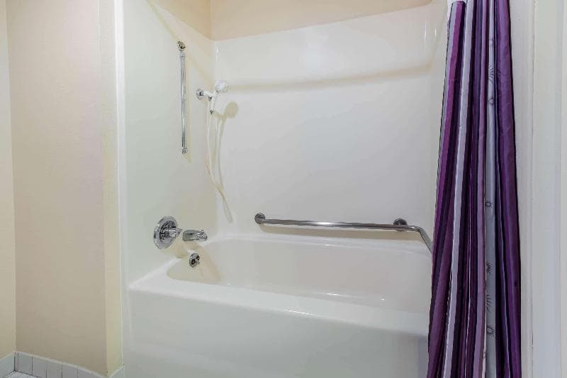 La Quinta Inn by Wyndham Detroit Southgate photo 1