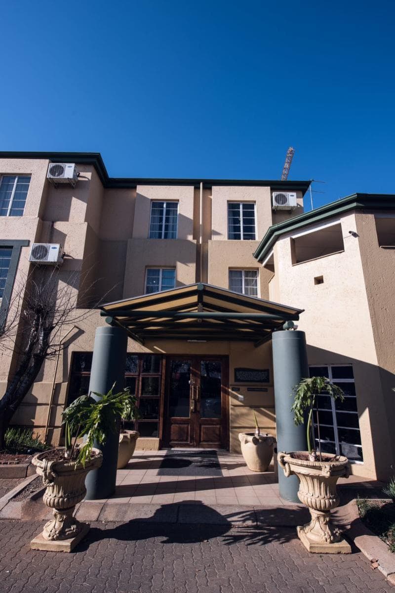 Airport Inn & Suites 5