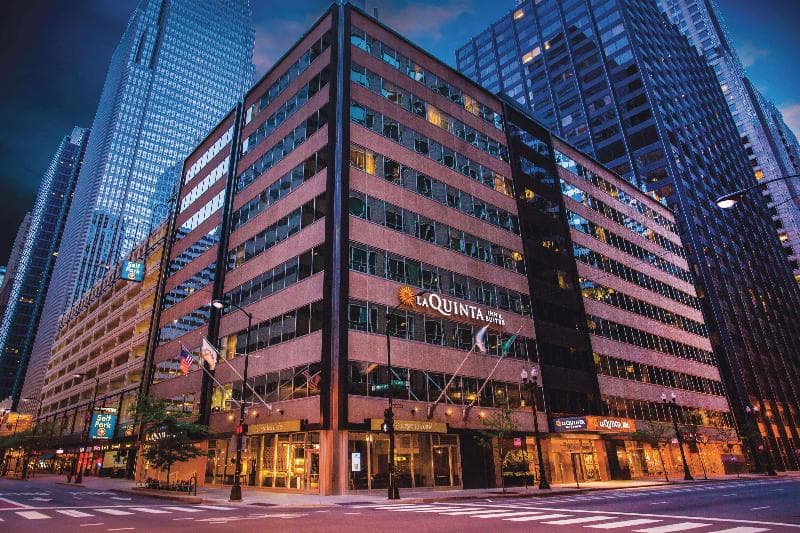 La Quinta Inn & Suites by Wyndham Chicago Downtown 2