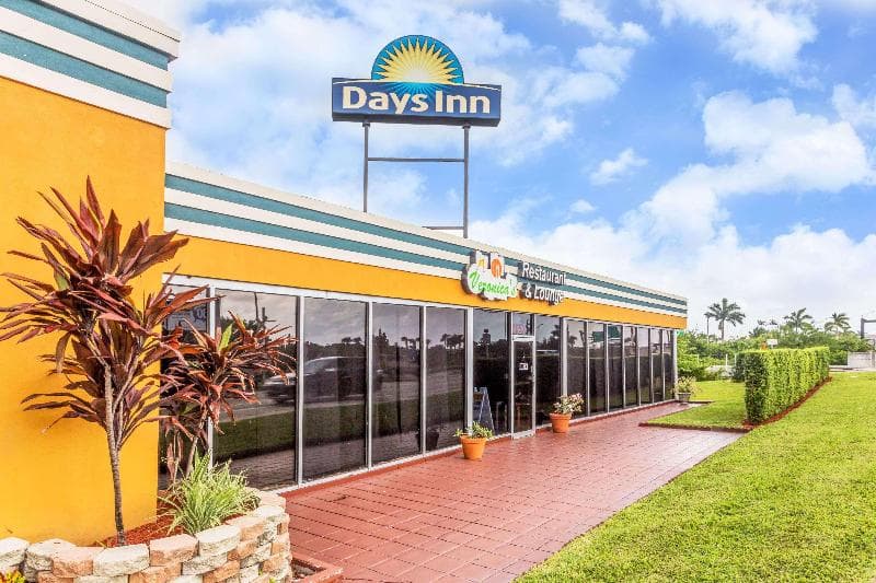 Days Inn by Wyndham Fort Lauderdale-Oakland Park Airport N 3