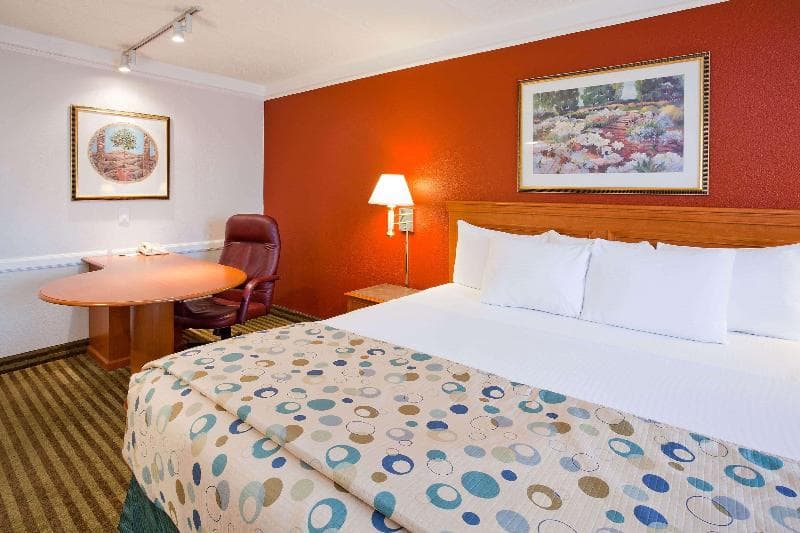 La Quinta Inn by Wyndham Chicago O'Hare Airport 5