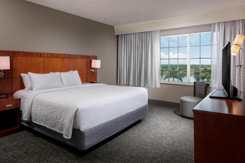 Courtyard Fort Lauderdale Airport and Cruise Port 3
