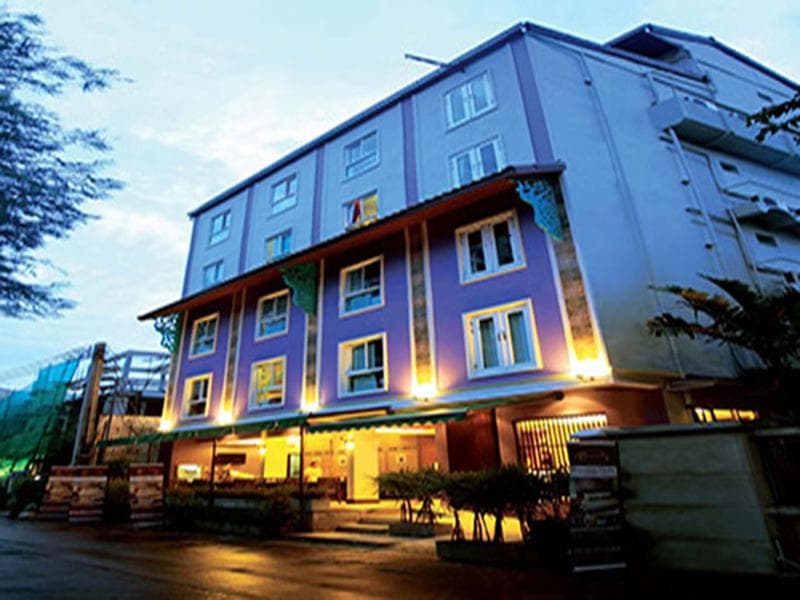 Sawasdee @ Sukhumvit Soi 8 2