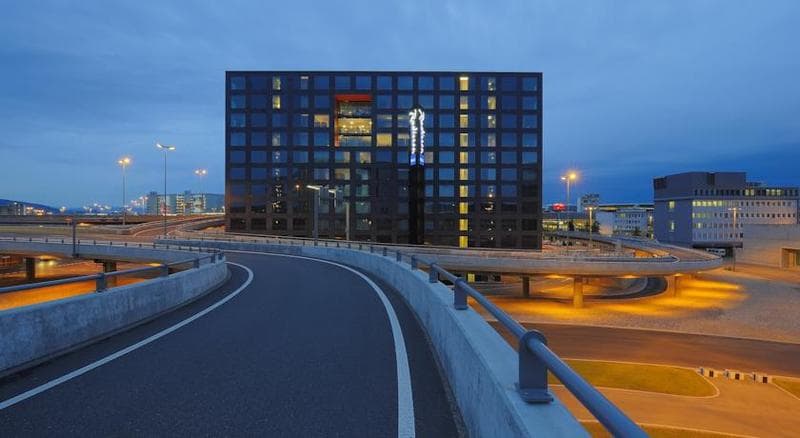 Radisson Blu Hotel, Zurich Airport 3