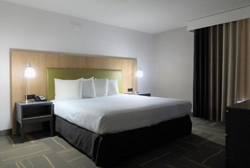 GreenTree Inn & Suites Phoenix Sky Harbor photo 1