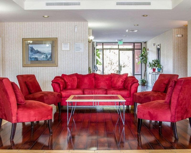 Rodeway Inn 5