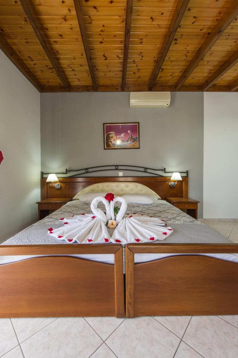 Makis Studios & Apartments 4