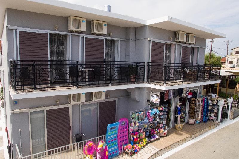 Makis Studios & Apartments 5