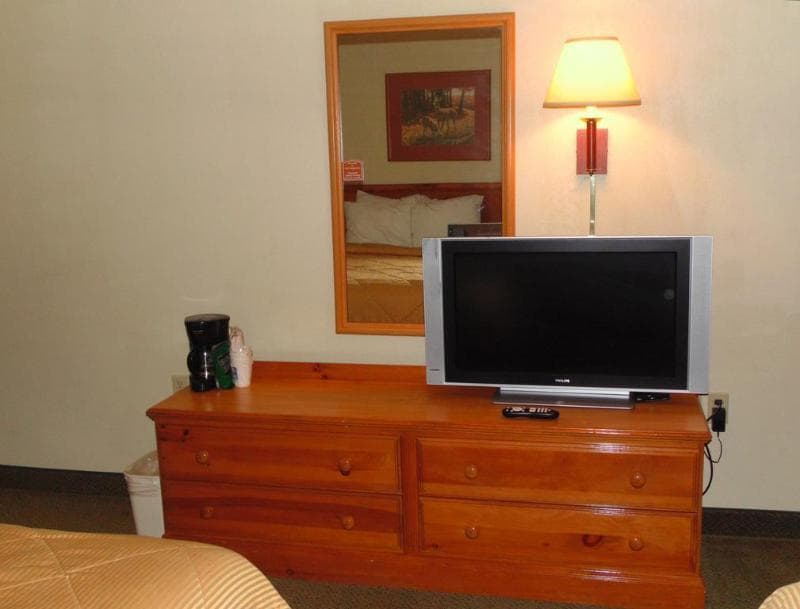 American Inn & Suites 3