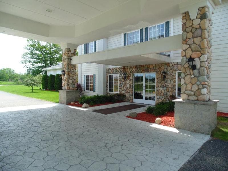 American Inn & Suites 4