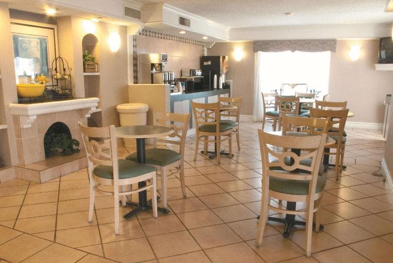 Baymont by Wyndham Austin University Area 5