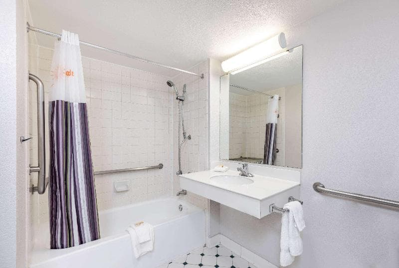 La Quinta Inn by Wyndham El Paso West 5