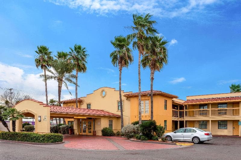 La Quinta Inn by Wyndham Laredo I-35 2