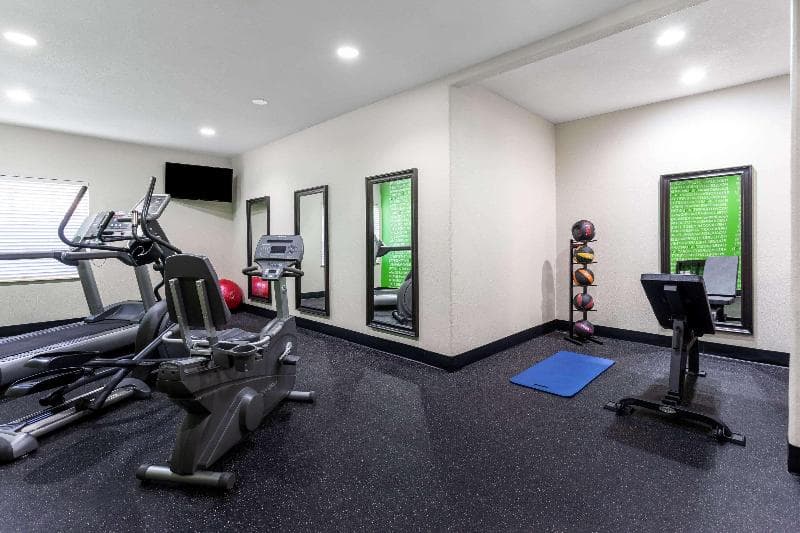 La Quinta Inn & Suites by Wyndham New Braunfels 2