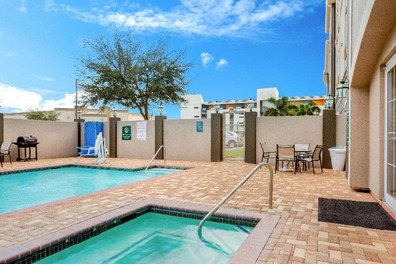 La Quinta Inn & Suites Mission at West McAllen 4
