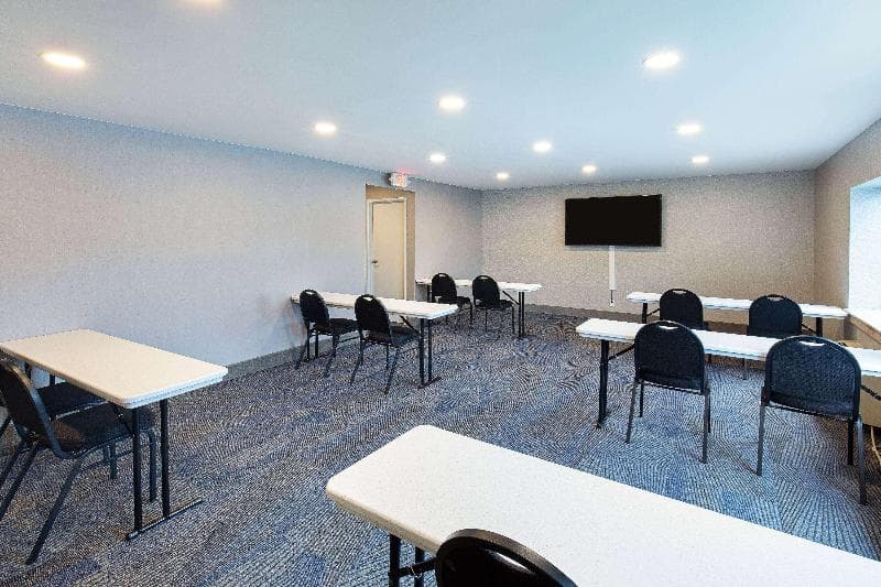 La Quinta Inn & Suites by Wyndham Nashville Airport photo 1